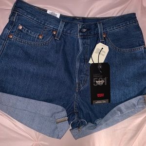 Levi's 501 Mid-Rise Shorts.Relaxed fit, Dark Blue